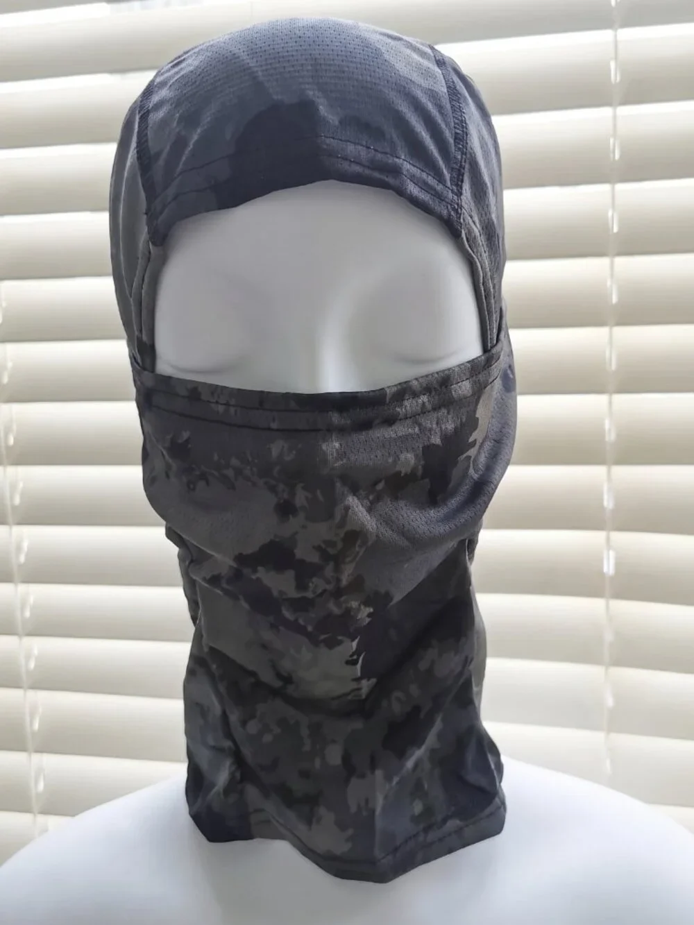 Black cycling mask